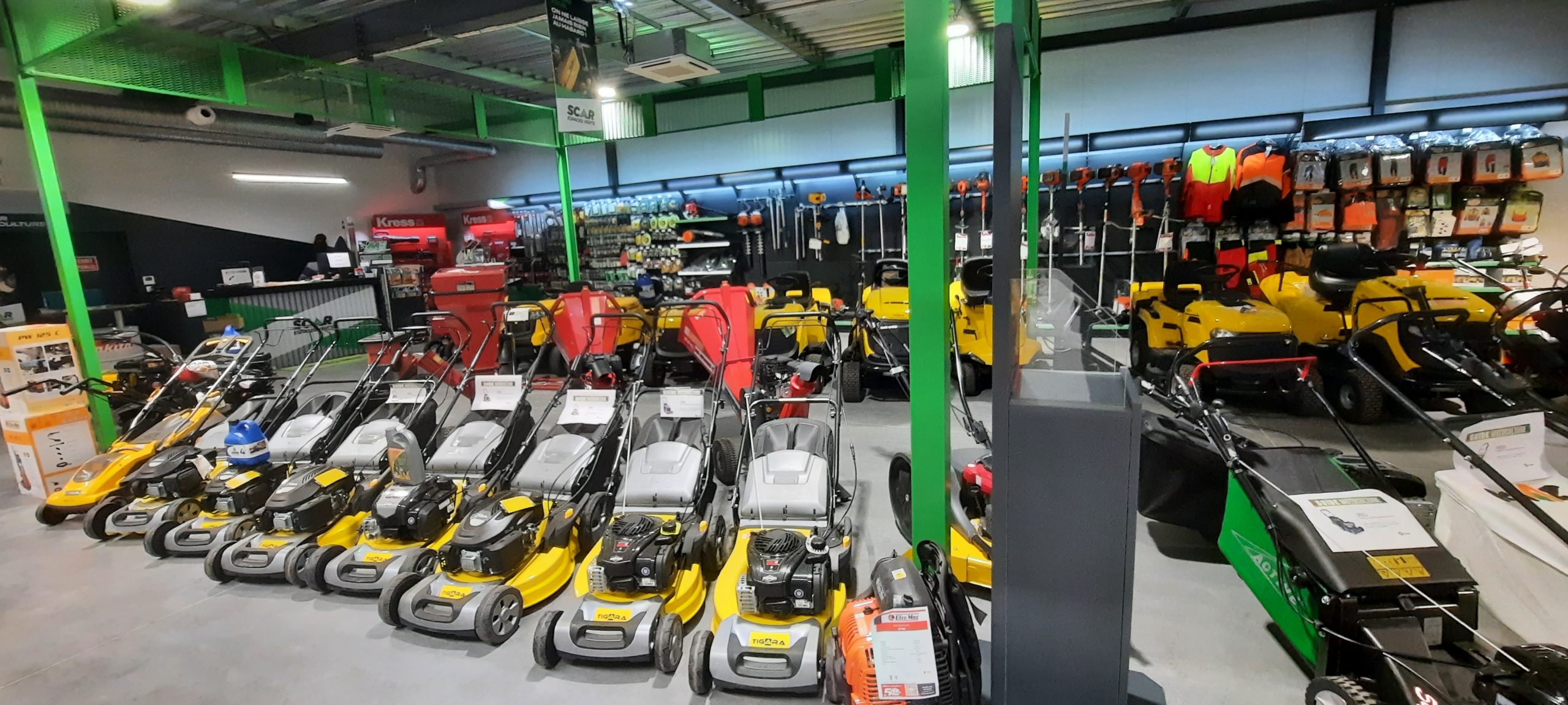 Magasin-Motoculture-A-Meyniel-Issoire-2023-3-scaled